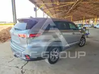 2015 Toyota Highlander photo