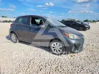2015 Toyota YARIS фото
