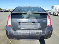 2015 Toyota PRIUS photo