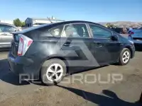 2015 Toyota PRIUS photo