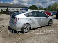 2015 Toyota PRIUS photo