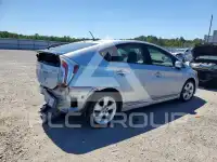 2015 Toyota PRIUS photo