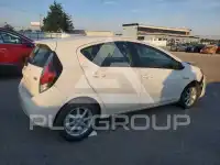 2015 Toyota PRIUS фото