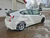 2015 Toyota PRIUS photo