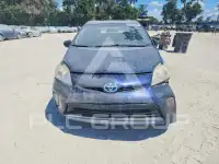 2015 Toyota PRIUS photo