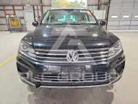 2015 Volkswagen Touareg photo