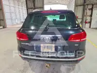2015 Volkswagen Touareg photo