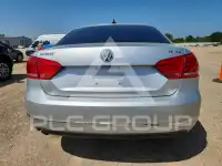 2015 Volkswagen Passat photo