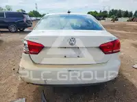 2015 Volkswagen Passat photo
