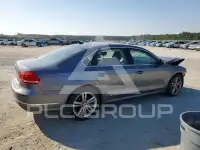 2015 Volkswagen Passat photo