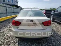 2015 Volkswagen Passat photo
