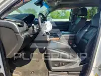 2016 Chevrolet Suburan photo