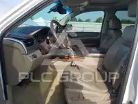 2016 Chevrolet Suburan photo