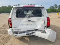 2016 Chevrolet Suburan photo