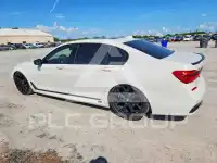 2016 BMW 750 фото