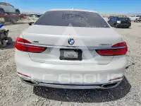 2016 BMW 750 фото