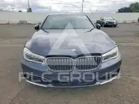 2016 BMW 750 photo