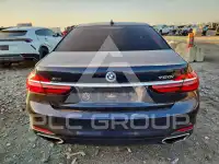 2016 BMW 750 фото