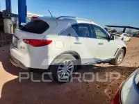 2016 Infinity QX70 photo