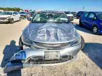 2016 Chrysler 200 фото