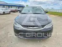 2016 Chrysler 200 photo