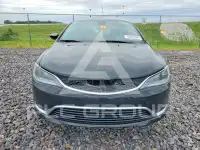 2016 Chrysler 200 photo