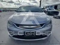 2016 Chrysler 200 photo