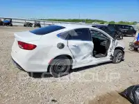 2016 Chrysler 200 photo