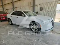 2016 Chrysler 300 photo