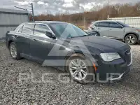 2016 Chrysler 300 photo