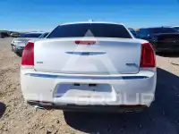 2016 Chrysler 300 photo