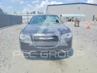 2016 Chrysler 300 photo