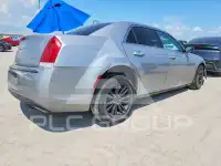 2016 Chrysler 300 фото