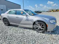 2016 Chrysler 300 photo