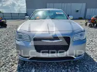 2016 Chrysler 300 photo