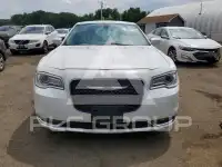 2016 Chrysler 300 photo