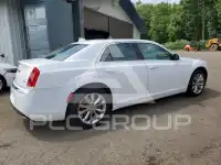 2016 Chrysler 300 photo