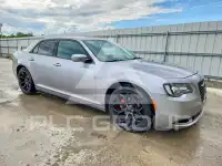 2016 Chrysler 300 photo