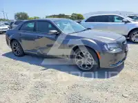 2016 Chrysler 300 photo