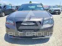 2016 Chrysler 300 photo