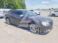 2016 Chrysler 300 photo