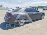 2016 Chrysler 300 photo