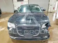 2016 Chrysler 300 photo