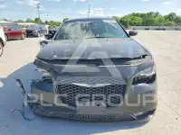 2016 Chrysler 300 photo