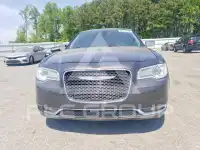 2016 Chrysler 300 photo