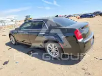 2016 Chrysler 300 photo