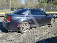 2016 Chrysler 300 photo