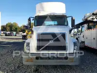 2016 Volvo VNL photo