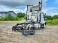 2016 Volvo VNL photo