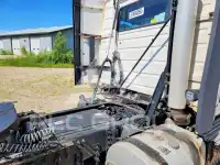 2016 Volvo VNL photo